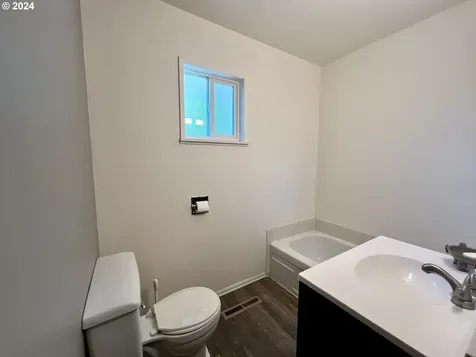 1025 Greenley Street Roseburg OR 97471