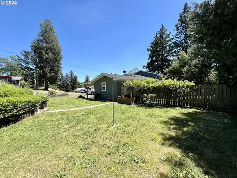 1025 Greenley Street Roseburg OR 97471