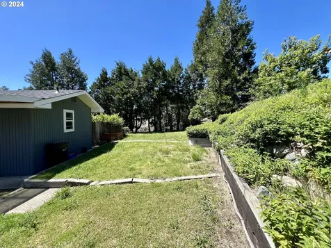 1025 Greenley Street Roseburg OR 97471