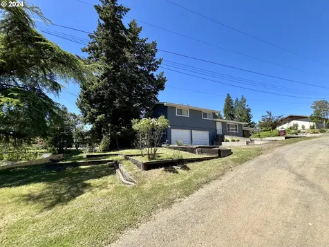 1025 Greenley Street Roseburg OR 97471