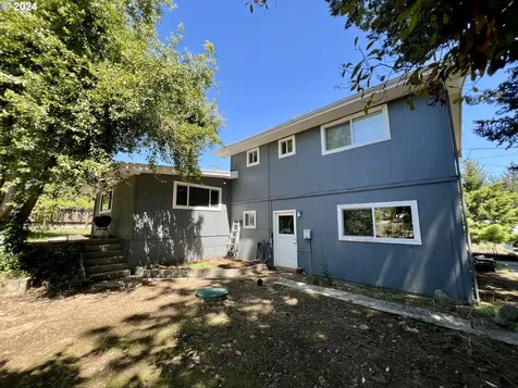 1025 Greenley Street Roseburg OR 97471