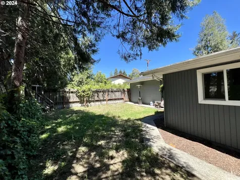 1025 Greenley Street Roseburg OR 97471