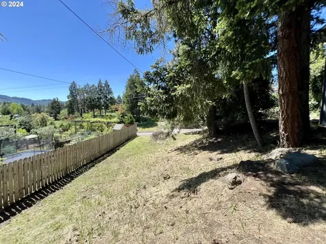 1025 Greenley Street Roseburg OR 97471