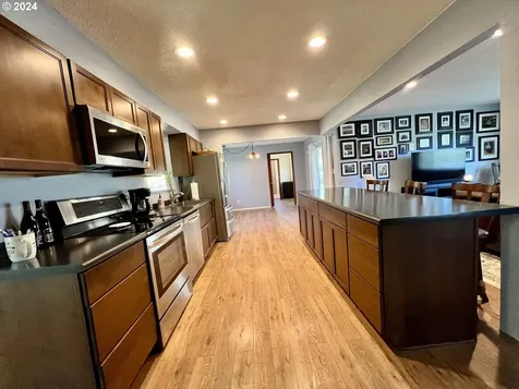 1025 Greenley Street Roseburg OR 97471