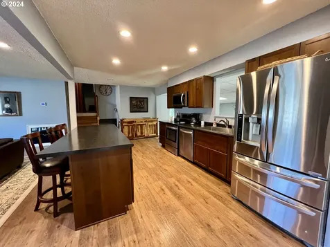 1025 Greenley Street Roseburg OR 97471