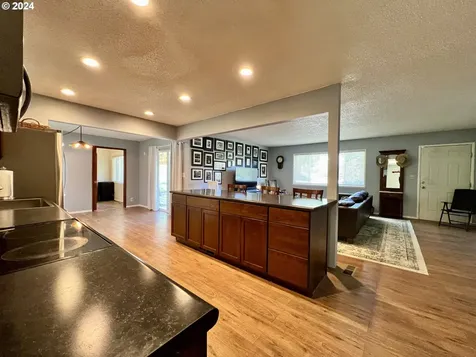 1025 Greenley Street Roseburg OR 97471