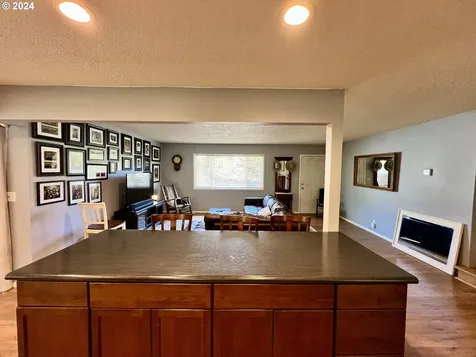 1025 Greenley Street Roseburg OR 97471