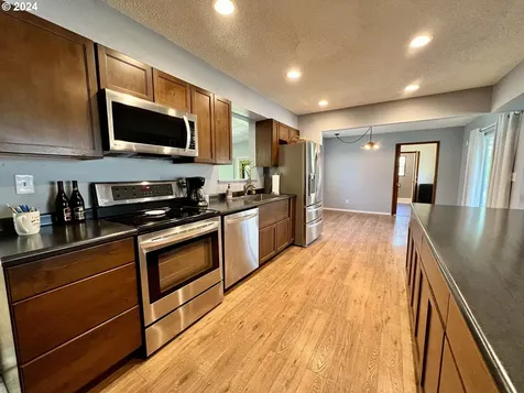1025 Greenley Street Roseburg OR 97471
