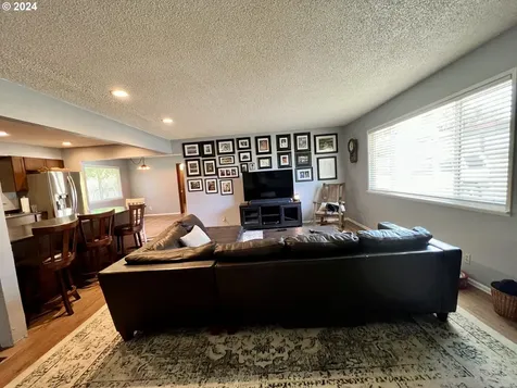 1025 Greenley Street Roseburg OR 97471