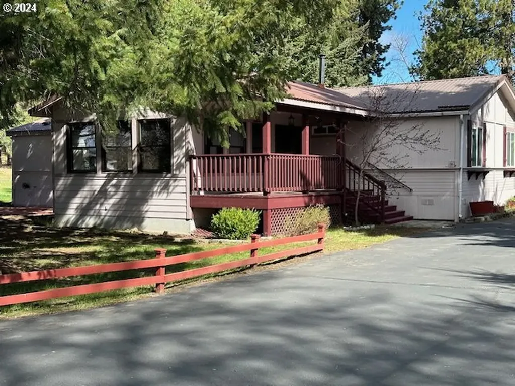 105 W Main Street Glenwood WA 98619