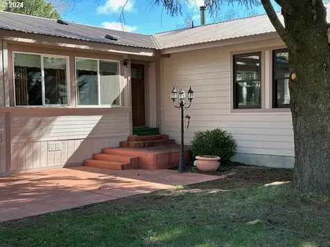 105 W Main Street Glenwood WA 98619