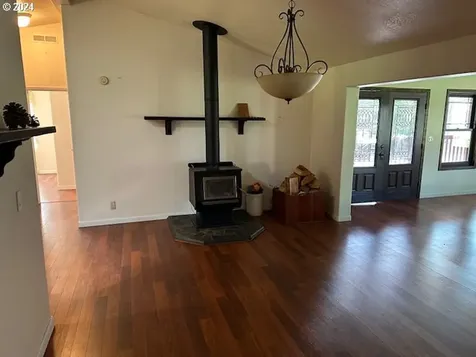 105 W Main Street Glenwood WA 98619
