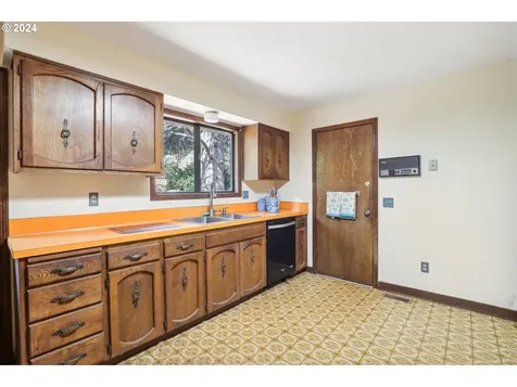24443 S Hayfield Road Beavercreek OR 97004