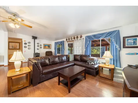 1001 Ne Smith Street Rockaway Beach OR 97136