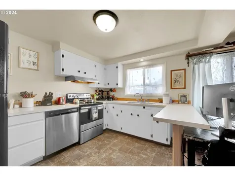 75 W Main Street Lowell OR 97452