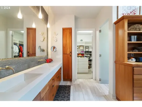 2342 NW Pinnacle Drive Portland OR 97229