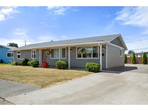 463 N 13th Street Reedsport OR 97467