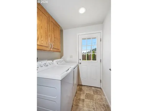 463 N 13th Street Reedsport OR 97467