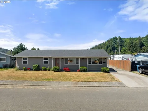 463 N 13th Street Reedsport OR 97467