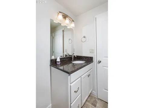 463 N 13th Street Reedsport OR 97467