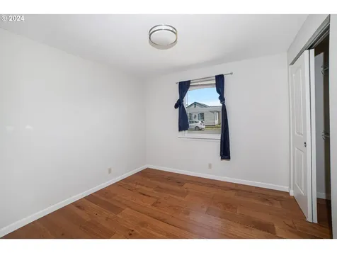 463 N 13th Street Reedsport OR 97467