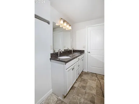 463 N 13th Street Reedsport OR 97467