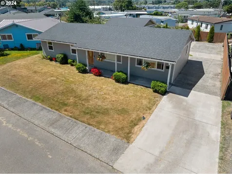 463 N 13th Street Reedsport OR 97467