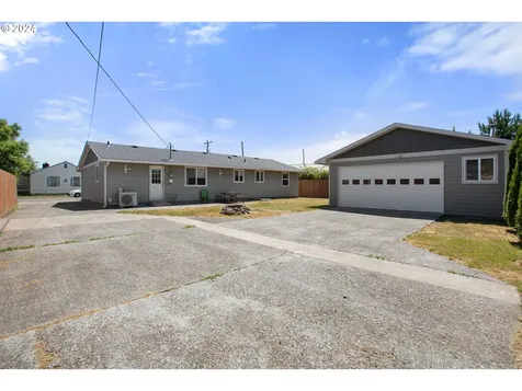 463 N 13th Street Reedsport OR 97467