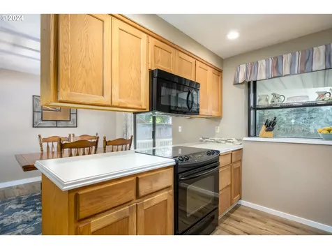 1330 Sw Russ Lane Mcminnville OR 97128