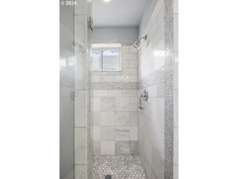 137 Ne Cook Street Portland OR 97212