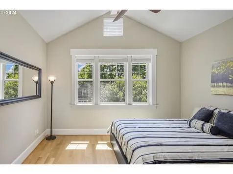 137 Ne Cook Street Portland OR 97212