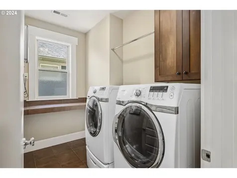 137 Ne Cook Street Portland OR 97212