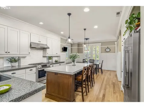 137 Ne Cook Street Portland OR 97212