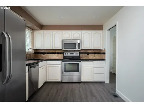 921 Ne 194th Avenue Portland OR 97230