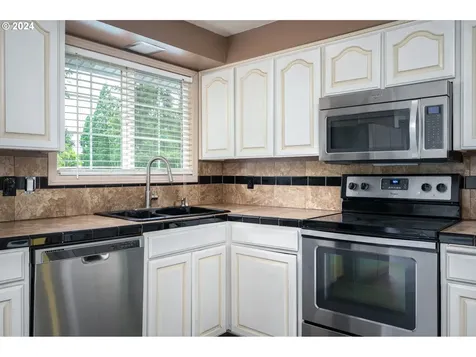 921 Ne 194th Avenue Portland OR 97230