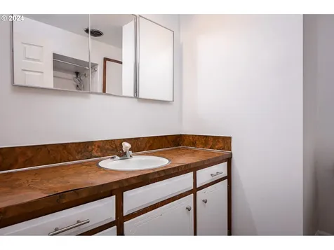 921 Ne 194th Avenue Portland OR 97230