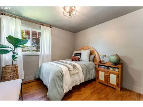 1245 Nw Birch Street Mcminnville OR 97128