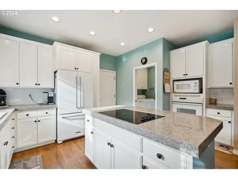 15507 NW Par Court Portland OR 97229