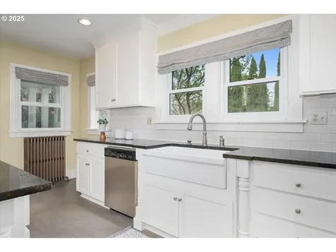 425 SE 50th Avenue Portland OR 97215