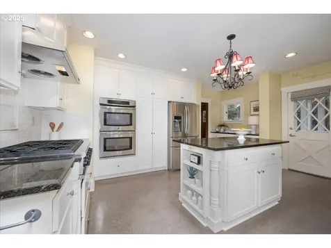 425 SE 50th Avenue Portland OR 97215