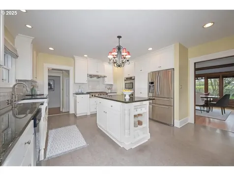 425 SE 50th Avenue Portland OR 97215