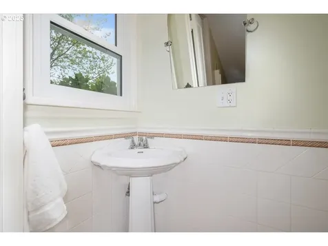 425 SE 50th Avenue Portland OR 97215