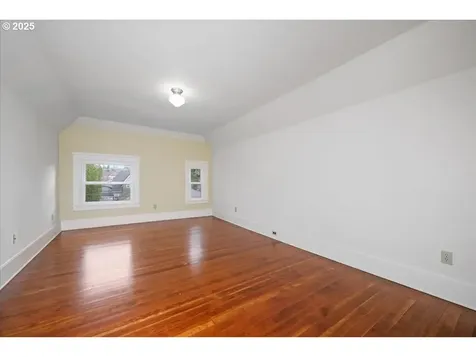 425 SE 50th Avenue Portland OR 97215