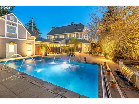 425 SE 50th Avenue Portland OR 97215