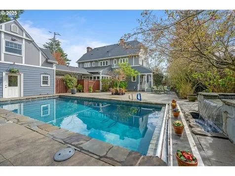 425 SE 50th Avenue Portland OR 97215