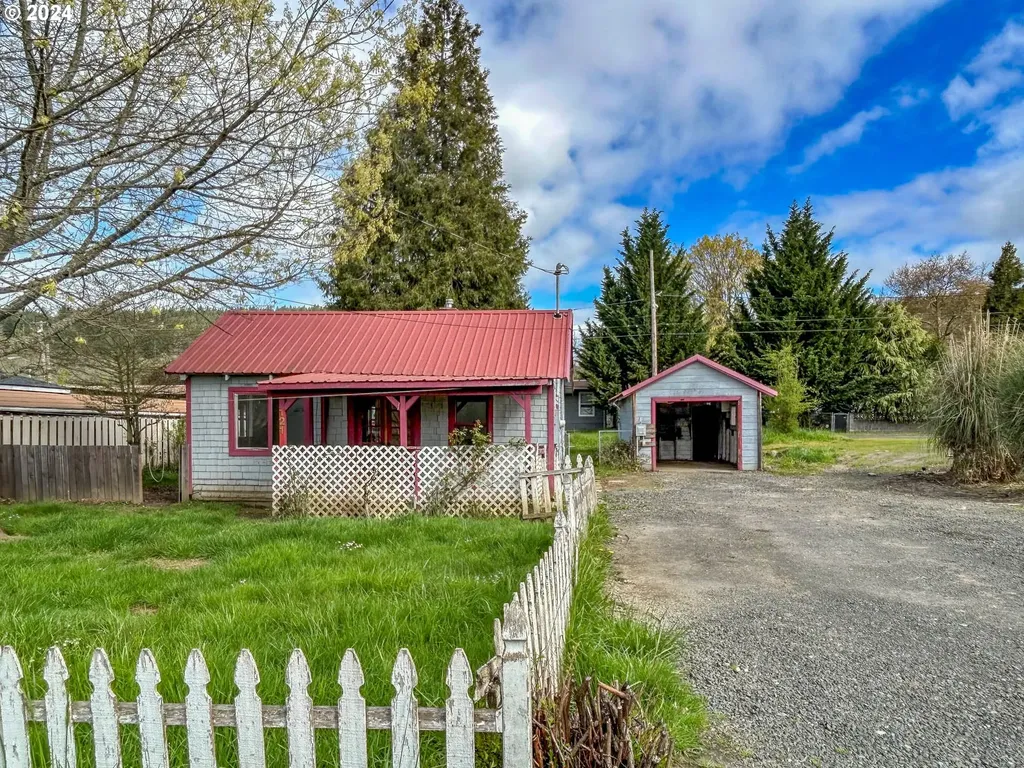 121 E Second Avenue Sutherlin OR 97479