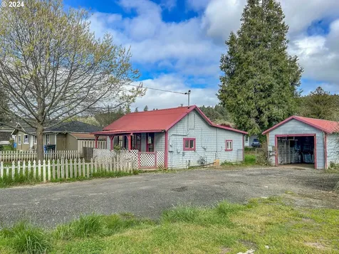 121 E Second Avenue Sutherlin OR 97479