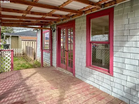 121 E Second Avenue Sutherlin OR 97479