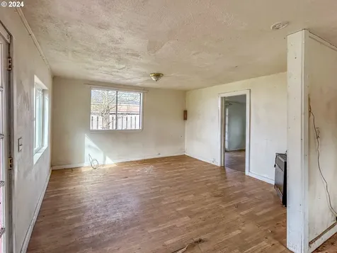 121 E Second Avenue Sutherlin OR 97479