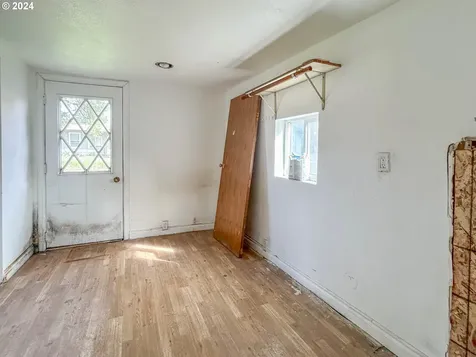 121 E Second Avenue Sutherlin OR 97479